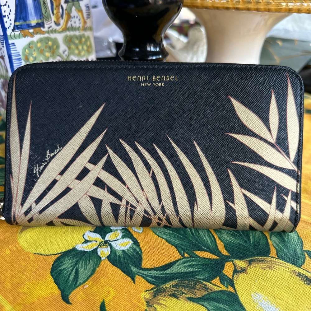 Henri Bendel New York Black Zip around Wallet Gold Palm Leaves EUC - Picture 2 of 11